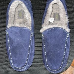 Ugg Mens Ascot Navy, Size 9. Good condition.